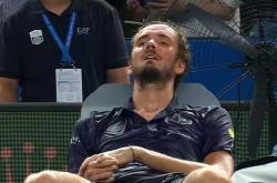 英雄联盟总决赛2025-温网鏖战戴维斯杯，梅德韦杰夫惊艳四座