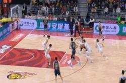 英雄联盟总决赛-强队对决，胜负难分，球迷欢呼雀跃