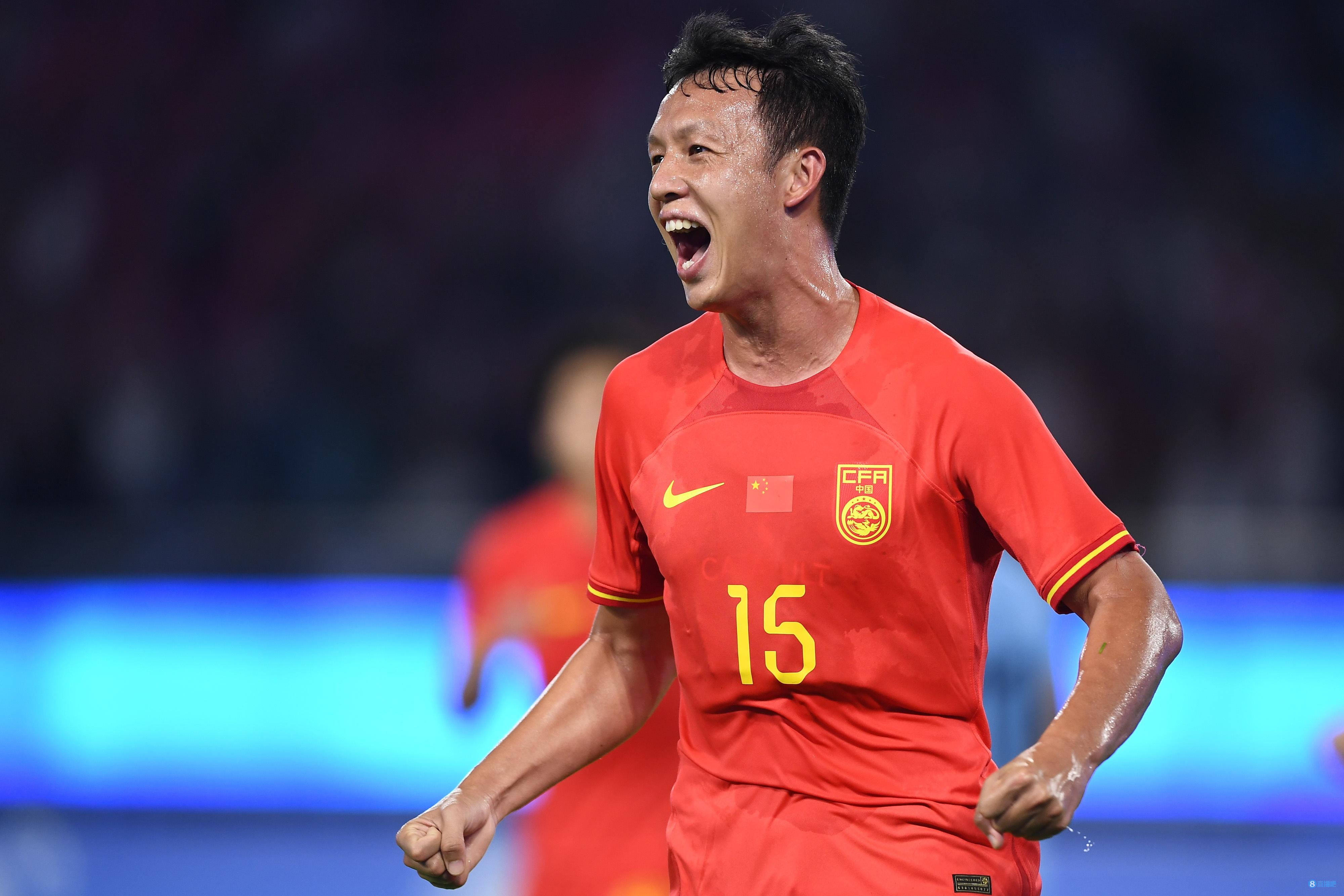 国内足球比赛中球员表现出众