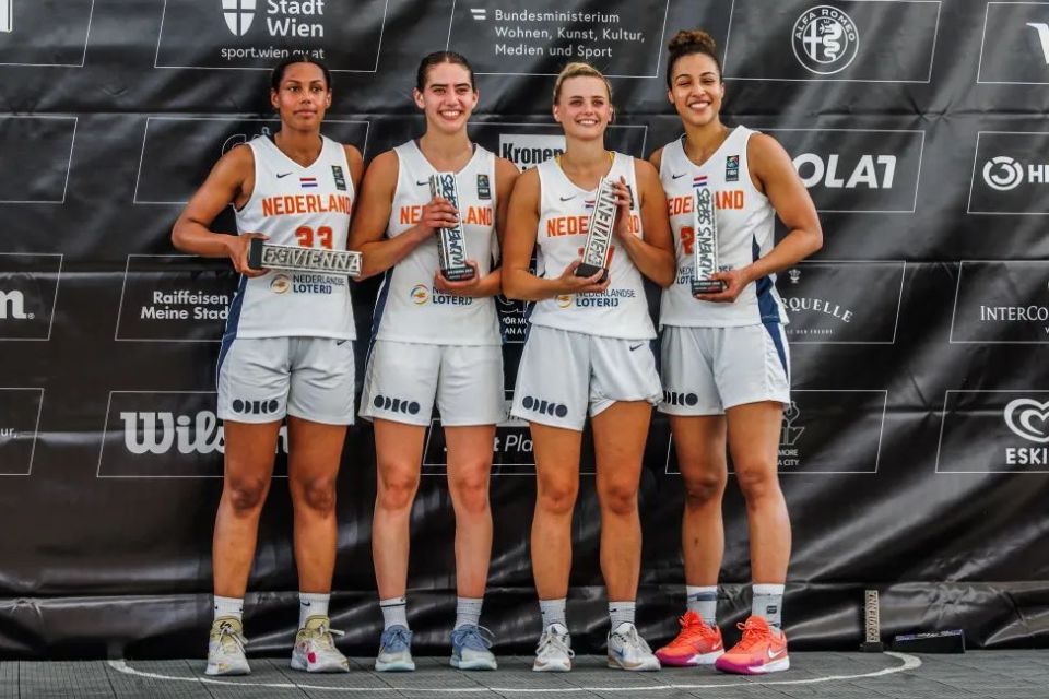 欧洲女子篮球比赛吸引万人观看