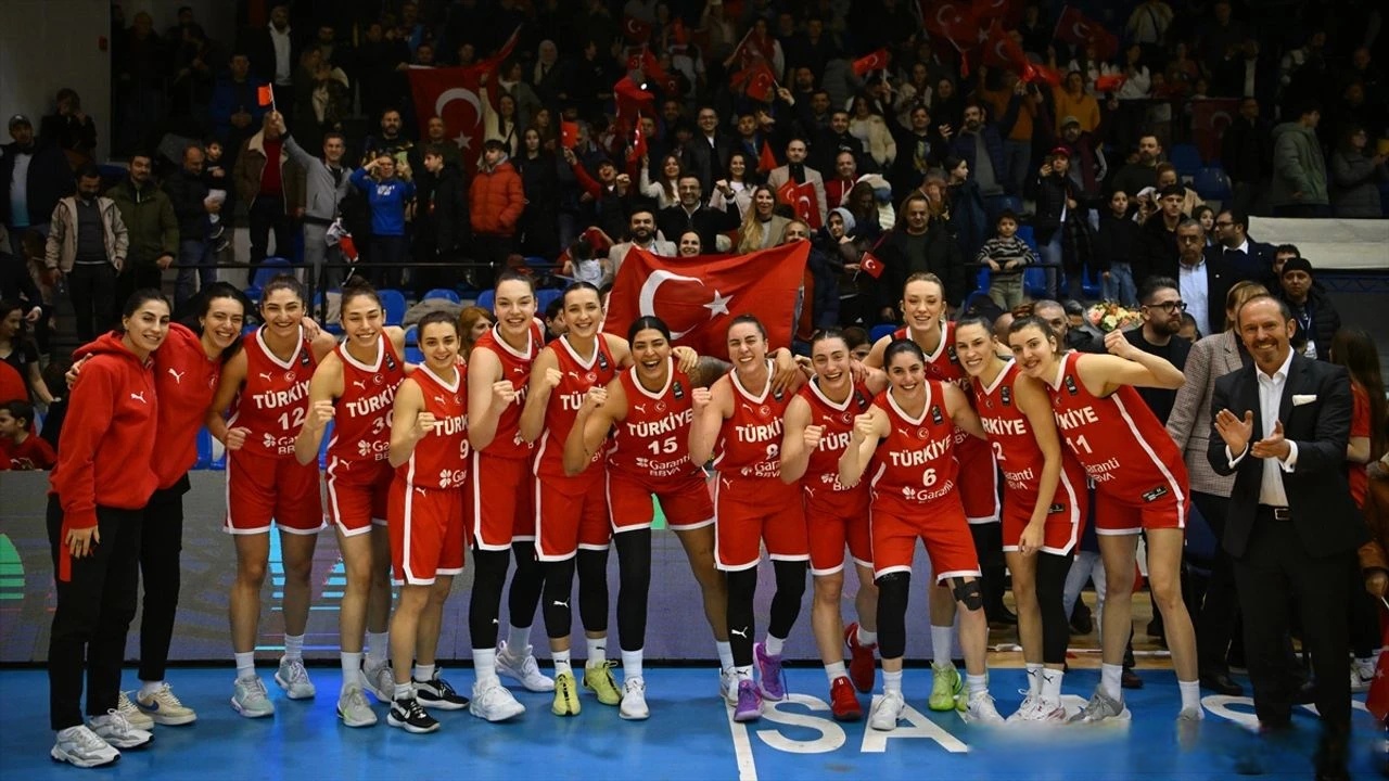 欧洲女子篮球比赛吸引万人观看