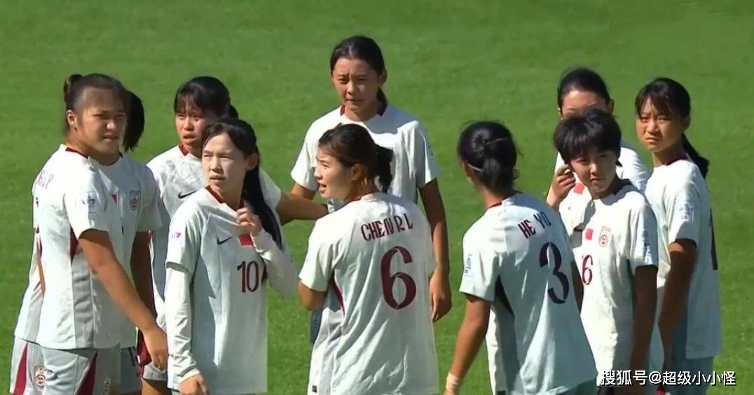 波斯尼亚女子足球队在比赛中力克对手