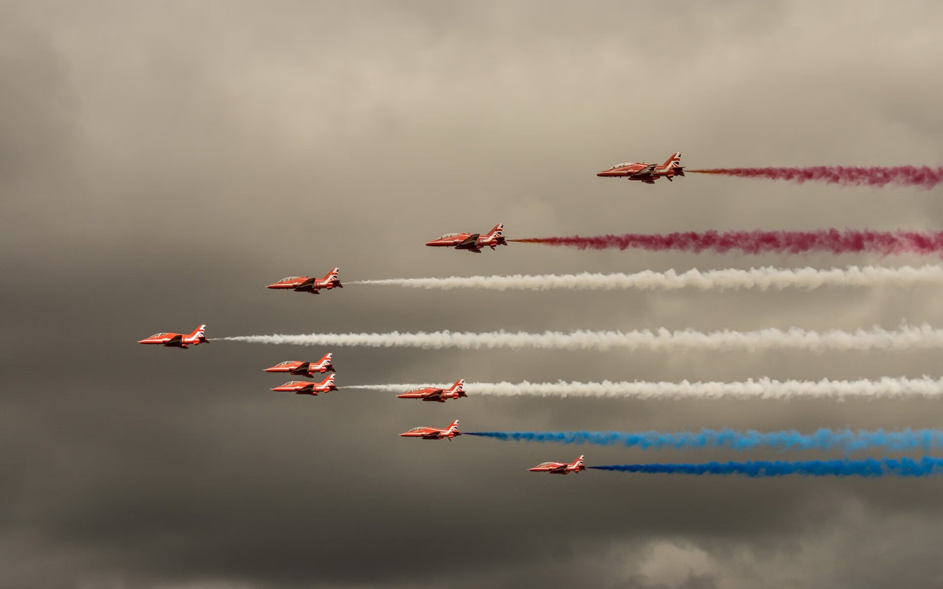 虚实相济，斯通斯的铁壁与波兰的利剑—论现代足球的压制性哲学