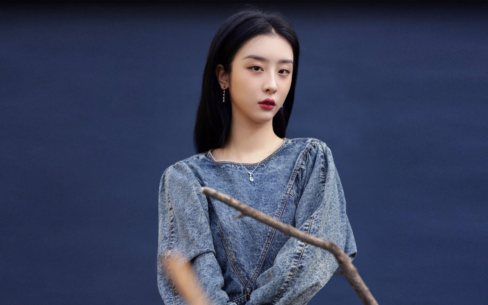 暗夜灯塔，斯通斯肩扛城池，于意甲烽火中铸就不朽篇章