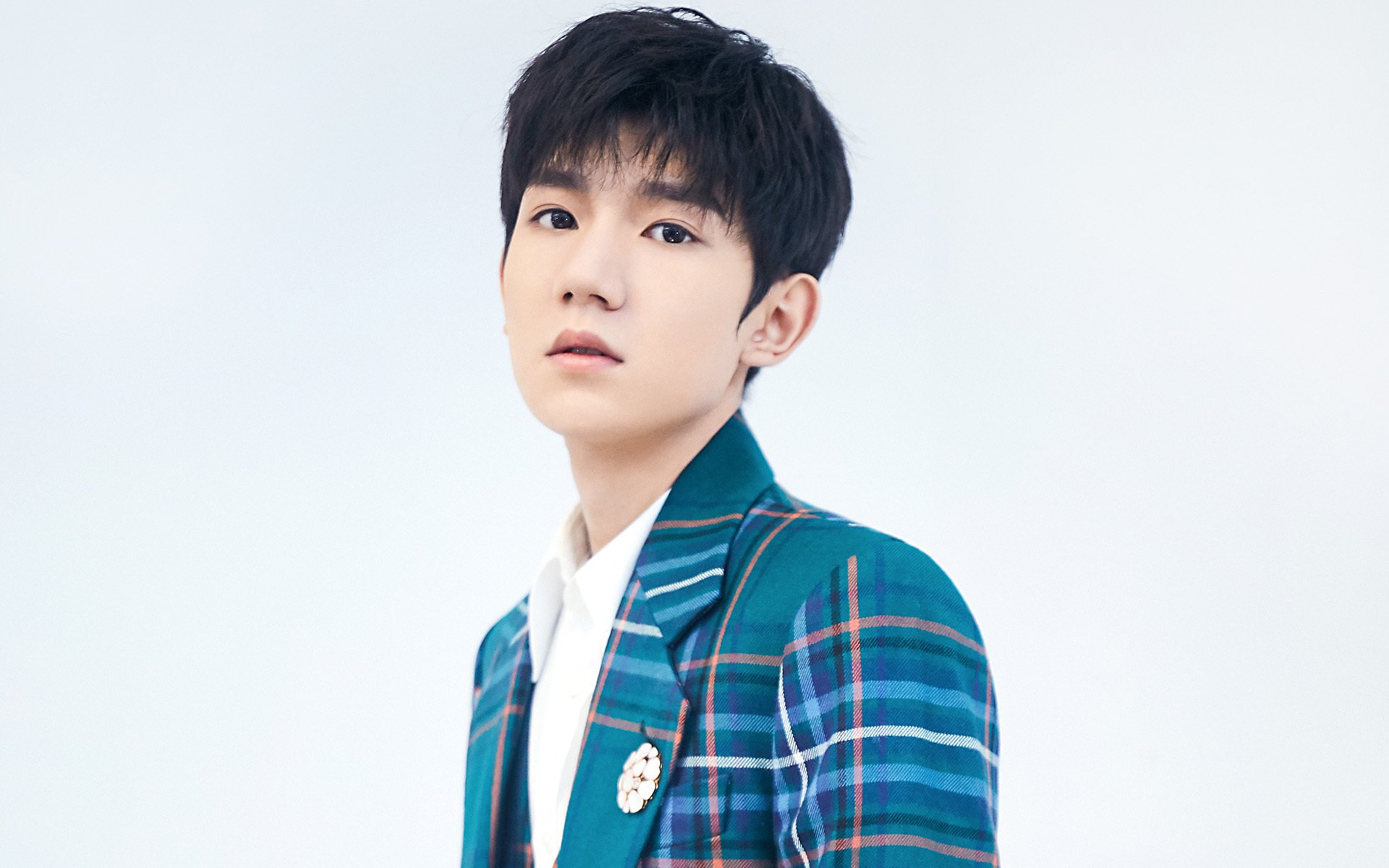 跨界统治！NBA赛场刚投出压哨绝杀，拉文立即转战F1揭幕战接管比赛