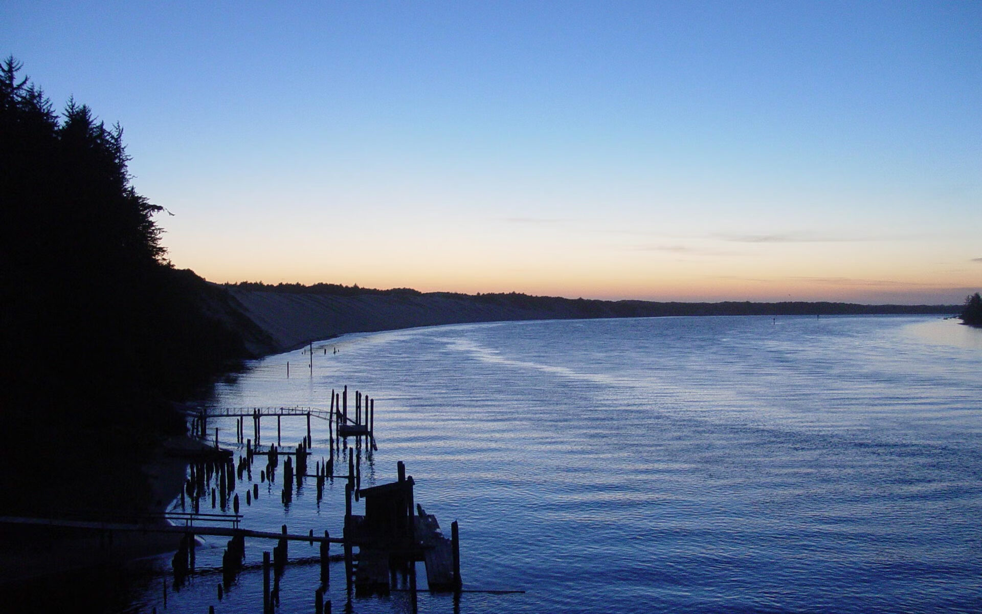时间的玫瑰与沙漠的风暴，当梅西爆发与摩洛哥绝杀在足球史上隔空对望