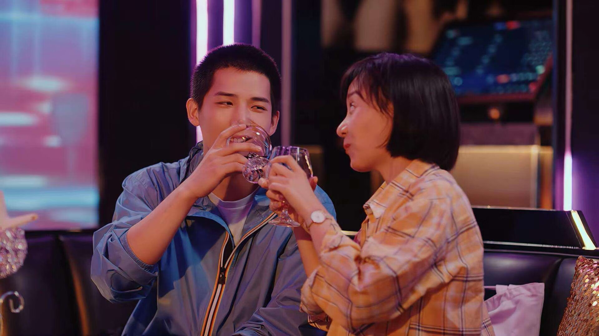 冰火两重天，奥斯梅恩生涯之夜照亮那不勒斯，突尼斯寒风吹垮马德里巨人